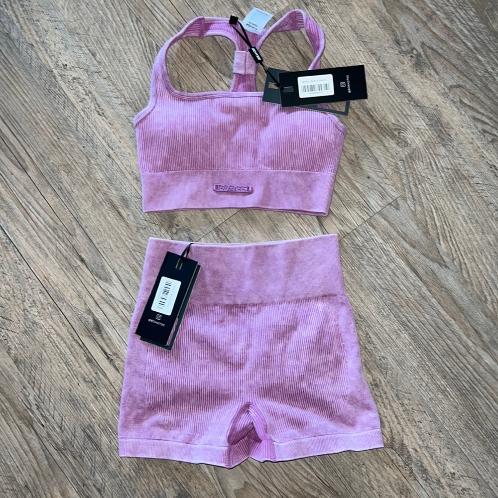 X small top, small bottom